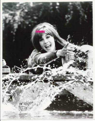 Момиче от ЧИЧО Стефани Сили в обиколки с лодка във водата и се смее, Снимка в ролите 8x10 Girl1003